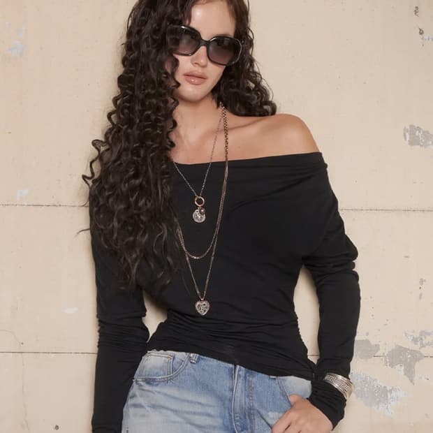 힐다 드레이프 숄더 탑 [블랙]