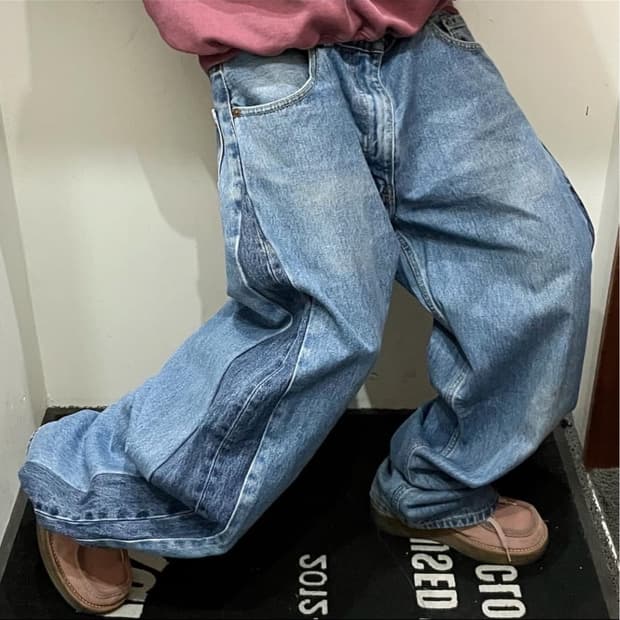 사진 속 있는 커스텀 리바이스 데님 구합니다.