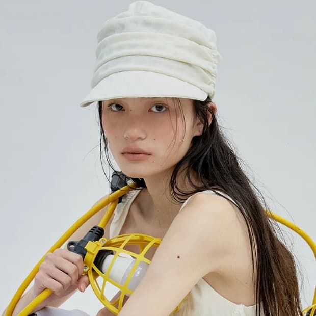 어썸니즈 벨보이 드레이프 캡 크림