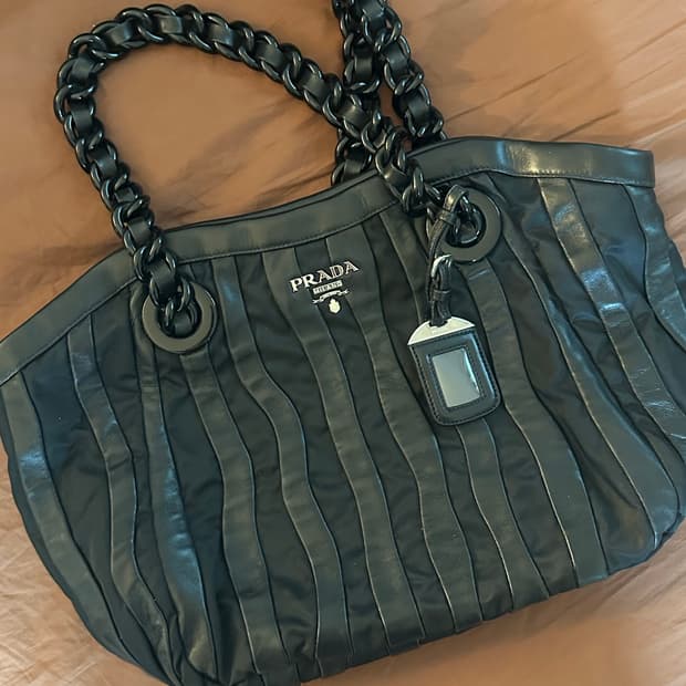 프라다 나파 레더 블랙 고프레 체인 토트 겸 숄더백