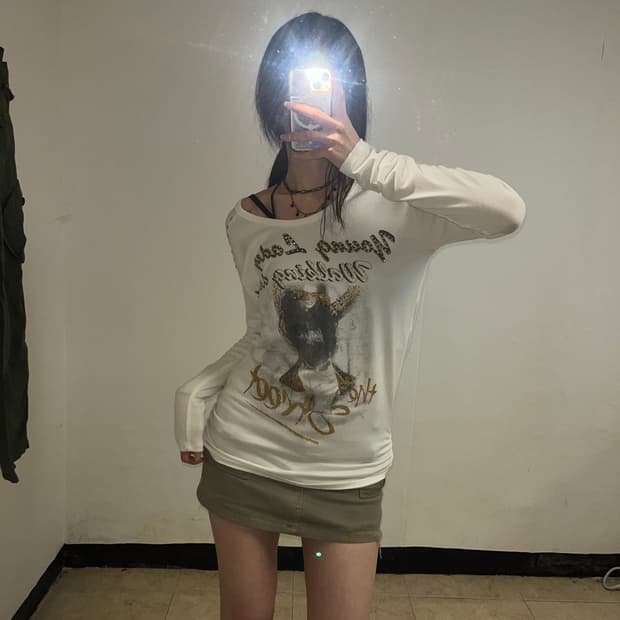 00‘s 사이드 셔링 Y2K 프린팅 롱슬리브