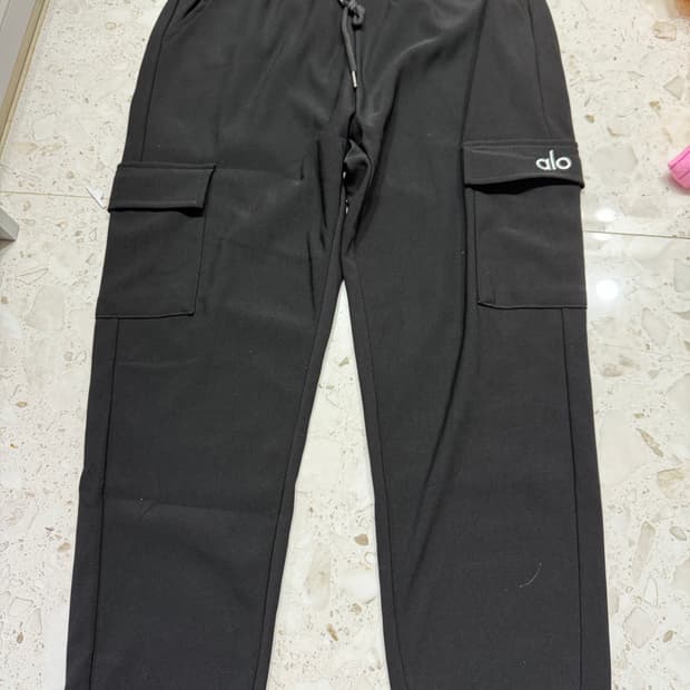 Alo 알로요가 카고 조거 팬츠 블랙 L (미착용 새상품)