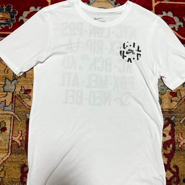 나이키 SB 백로고 프린팅 반팔 티셔츠 