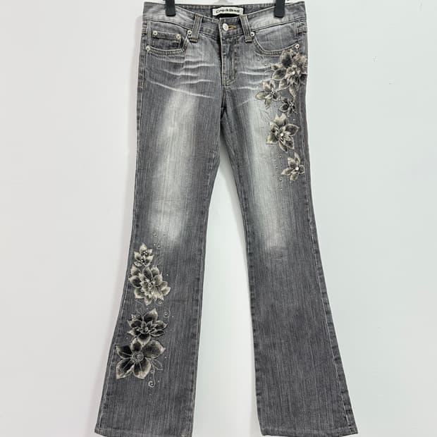 COUP DE BEAUTE flower embroidered flare 