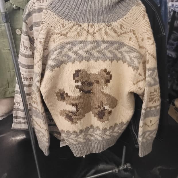 곰돌이 코위챤 Tabloid 타블로이드 니트