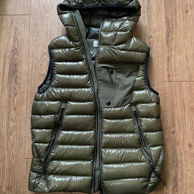 정품 cp컴퍼니 dd쉘 조끼패딩