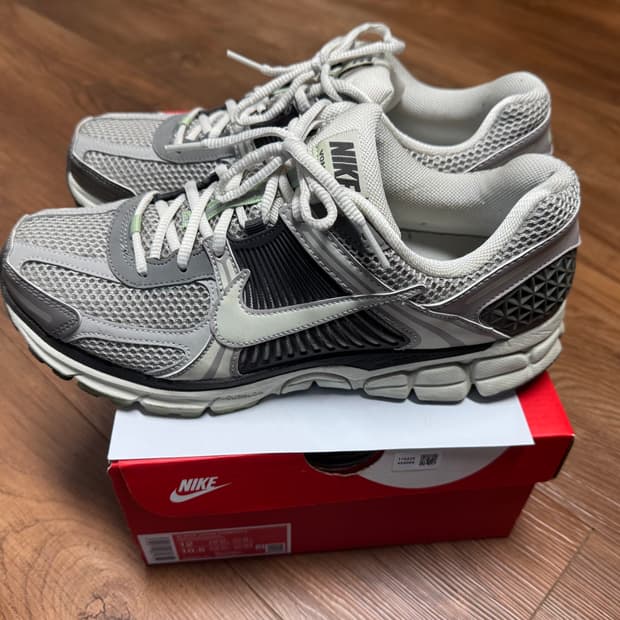 w(우먼스) 나이키 줌 보메로5 코블스톤 / 285사이즈 / 박스O