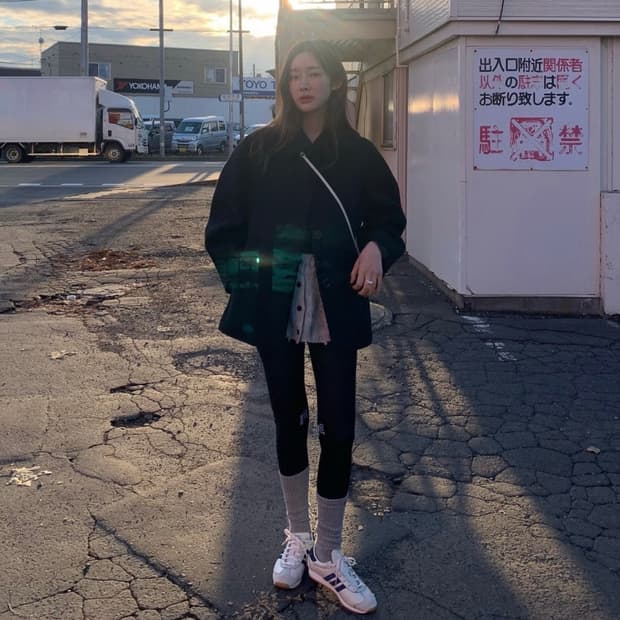 아디다스 컨트리 OG W 차정원 착용