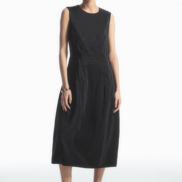 COS 슬리브리스 탑스티치 미디 드레스 블랙