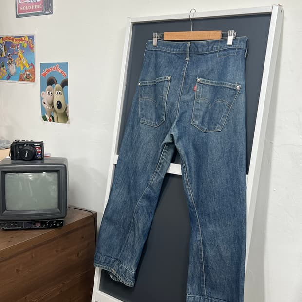 리바이스 엔지니어드 워시드 데님 팬츠