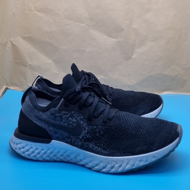 나이키 에픽 플라이니트 런닝화285