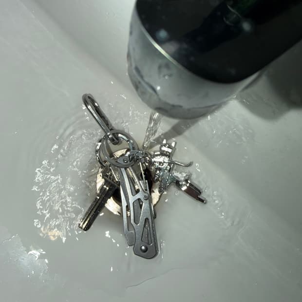 Spring Cooler Keyring 🚿