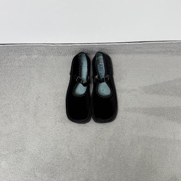 Camper velvet mary jane