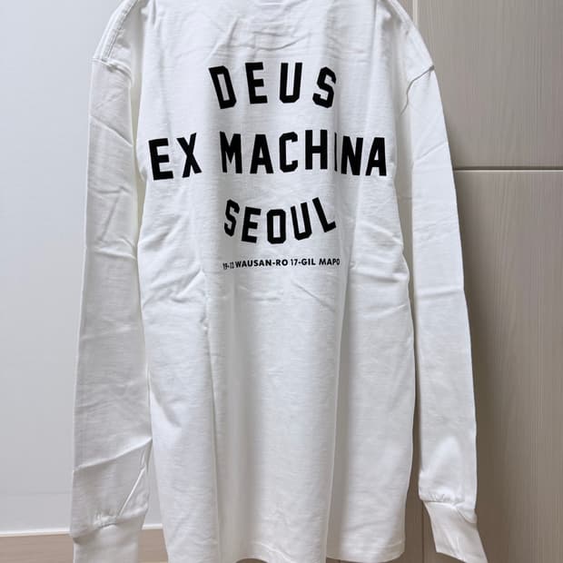 데우스 엑스 마키나 롱슬리브 새상품