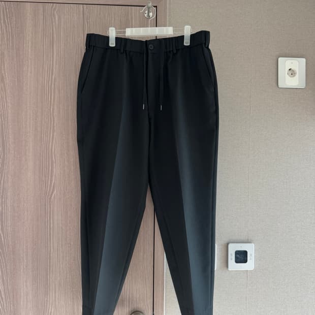 [Uniqlo] 유니클로 U 테이퍼드 핏 슬랙스_블랙 (XL)