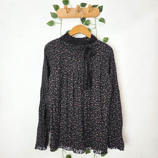 레이스 잔꽃 목폴라 슬리브