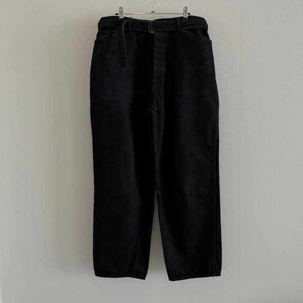 [4]코모리 벨티드 데님 블랙