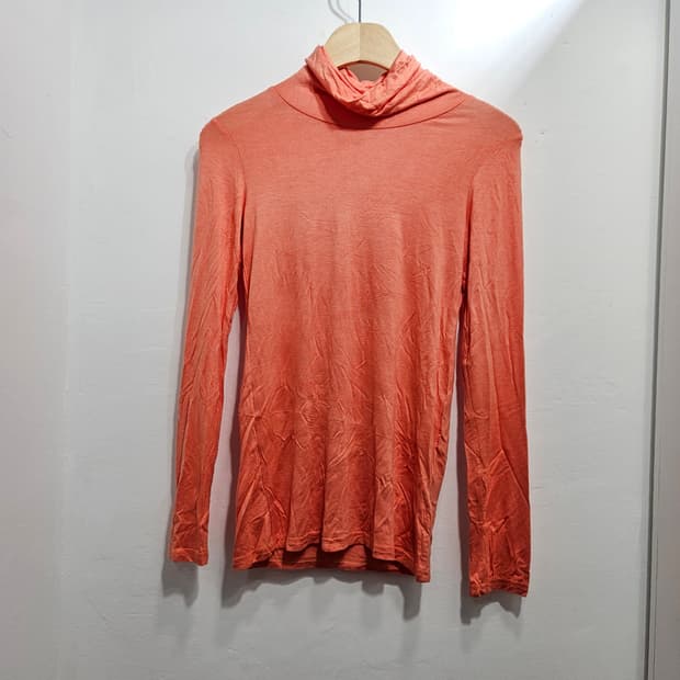 오렌지색 딱붙 터틀넥 긴팔 [새상품]