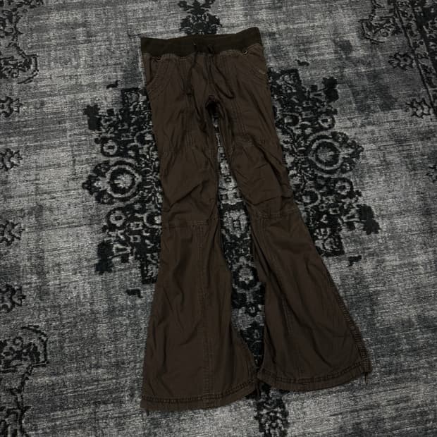 Goa 00s archive parachute bellbottom car