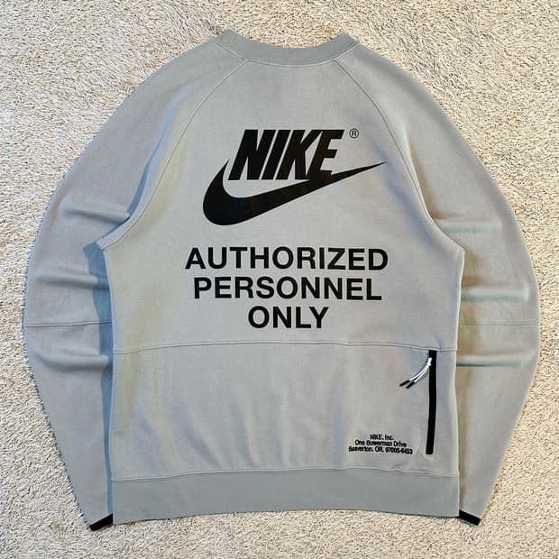 나이키 NIKE 그래픽 백로고 맨투맨 그레이