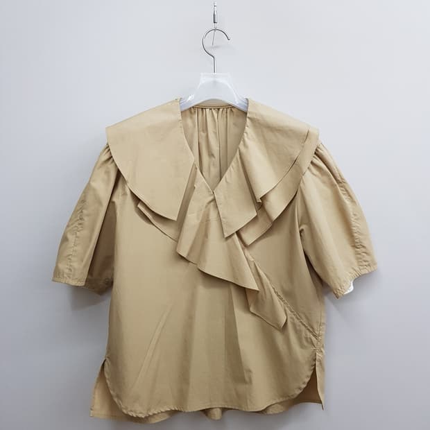 한섬 SJSJ 2021 세일러 카라 러플 블라우스  82-94-160