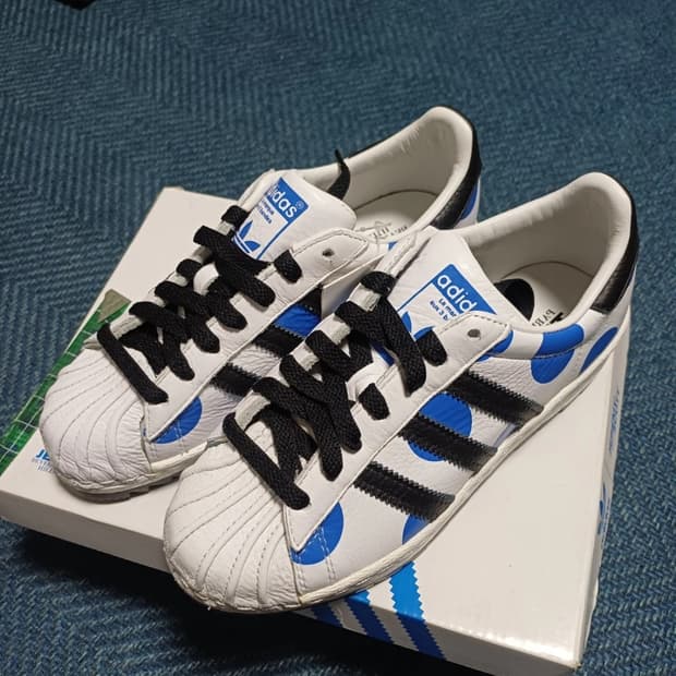 제레미스캇 아디다스 블루도트 슈퍼스타 220