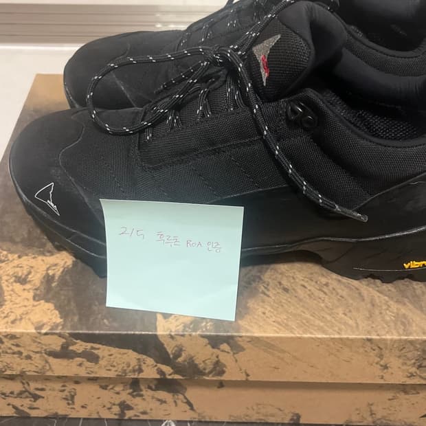 로아 하이킹 카타리나 블랙 42사이즈