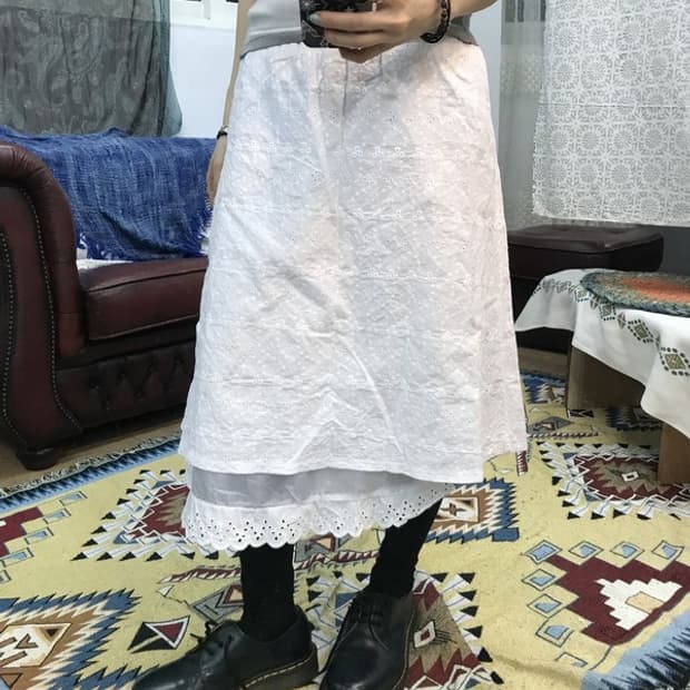 제페니즈 빈티지 여성 플라워펀칭 밴딩 미디스커트