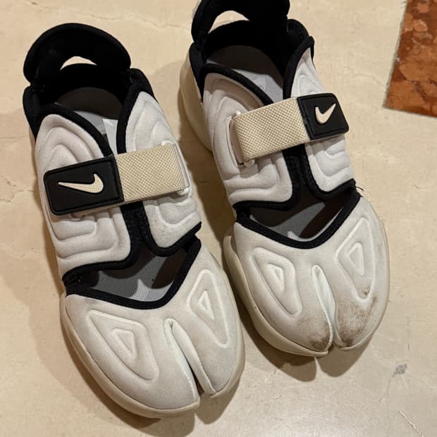 나이키 아쿠아 에어 리프트 화이트 샌들 230