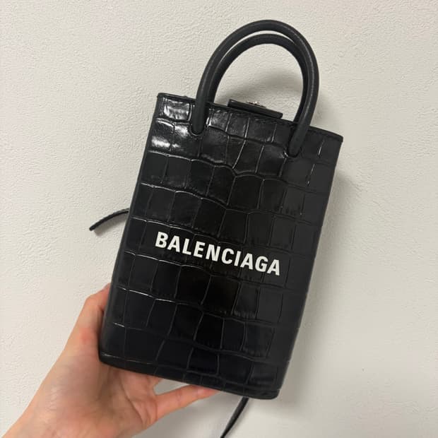 발렌시아가 블랙 크로커 폰홀더백 팔아요
