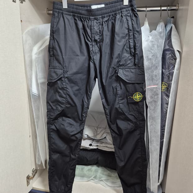 새상품급 스톤아일랜드 카고조거팬츠30 블랙