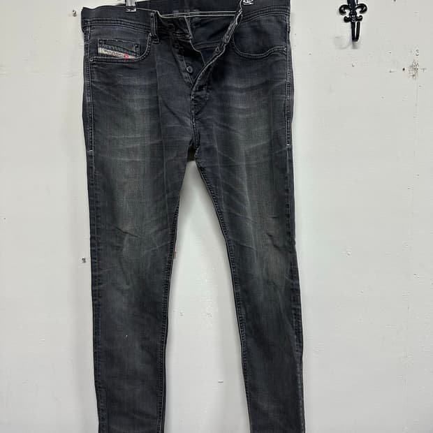 디젤 TEPPHAR 0803E_STRETCH 버튼플라이 데님팬츠