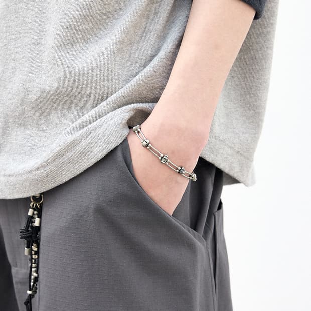 해칭룸 팔찌 Bone Bracelet