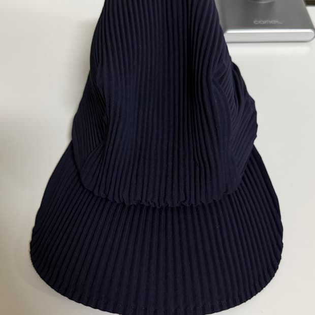 이세이 미야케 플리츠 플리즈 캡(네이비)