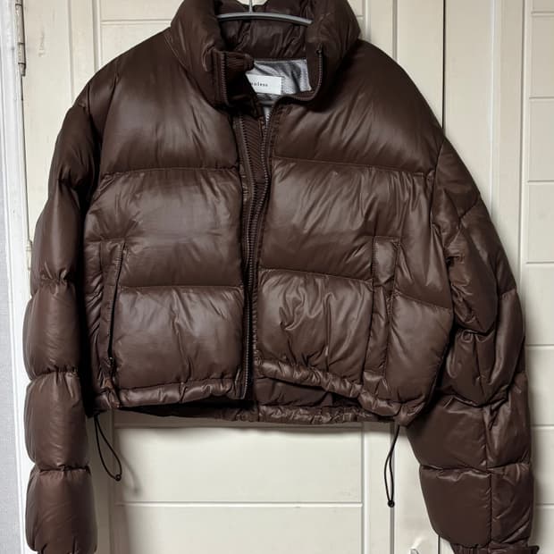 블랙업 크롭 패딩 브라운