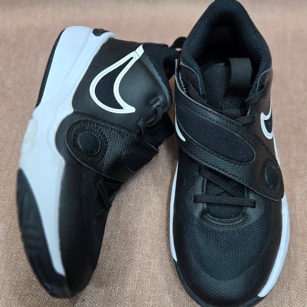 나이키 235mm-  팀허슬 D11 주니어 블랙 상태최상