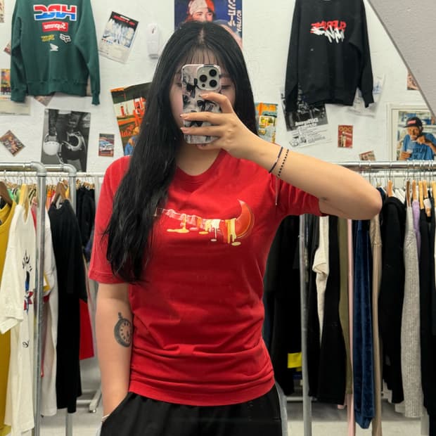 나이키 스우시 반팔티