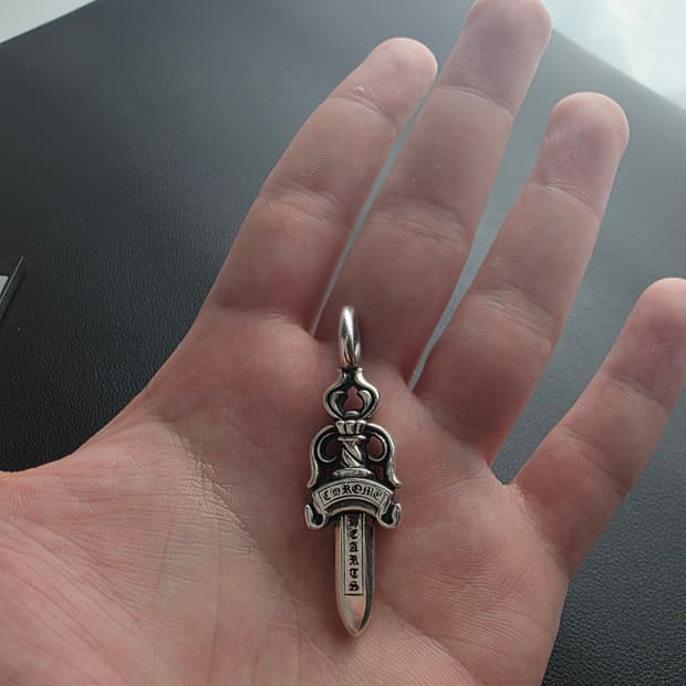 크롬하츠 더블대거펜던트 오늘만급처