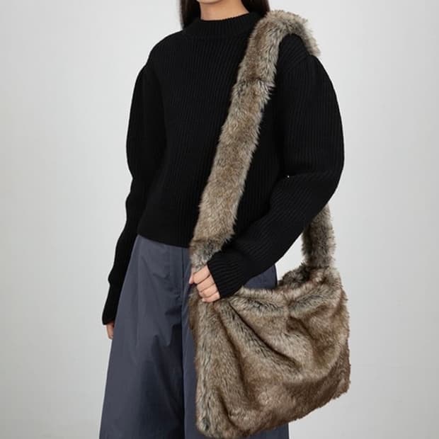 AMOMENTO FUR CROSS BAG BROWN