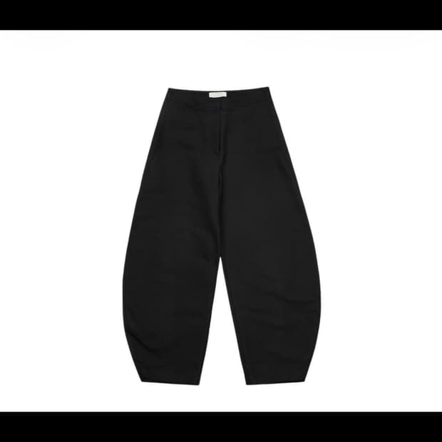 아모멘토 우먼 커브드 팬츠 블랙