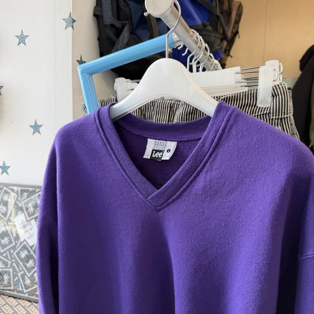 Lee V- neck sweat shirts