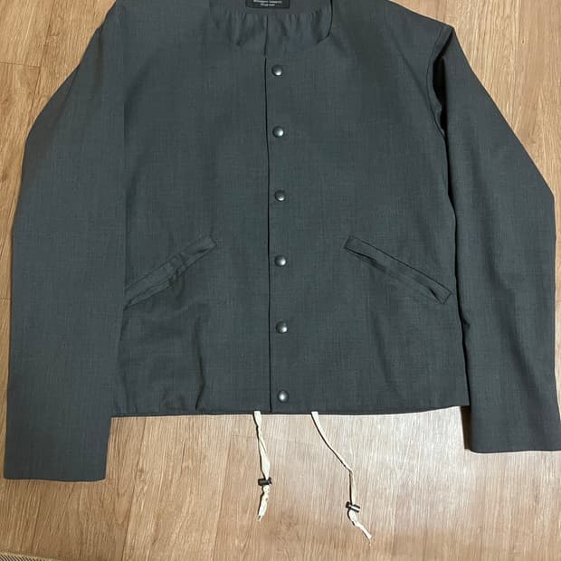 언유즈드 x 빔즈 x SSZ 노카라 스냅 버튼 자켓