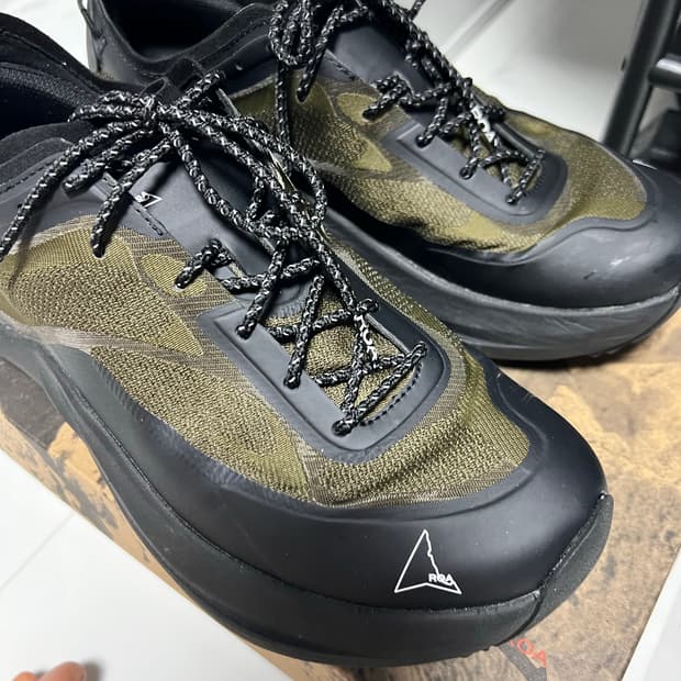 ROA 로아 셀라 올리브 블랙 42사이