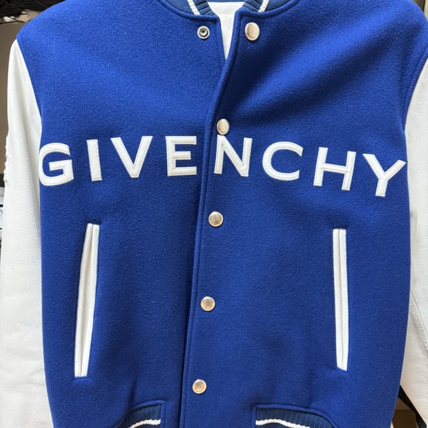 지방시 바시티 블루