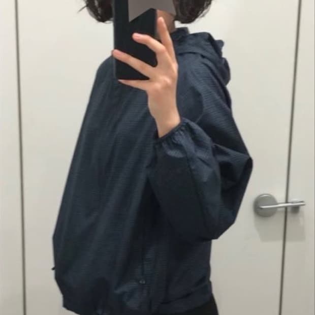 유니클로 포켓터블 UV 프로텍션 파카 패턴 네이비
