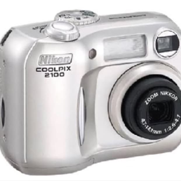 니콘 쿨픽스 2100 빈티지 카메라 실버 르세라핌 사쿠라(작례 있음)