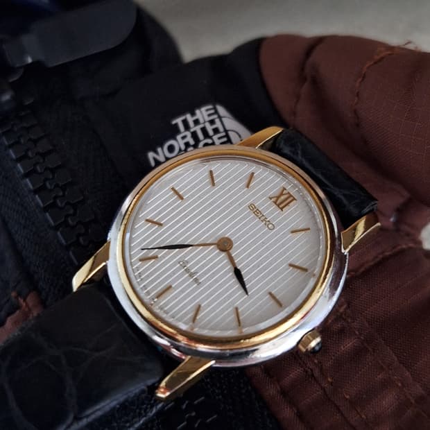 세이코 90s 빈티지 쿼츠 시계 판매합니다