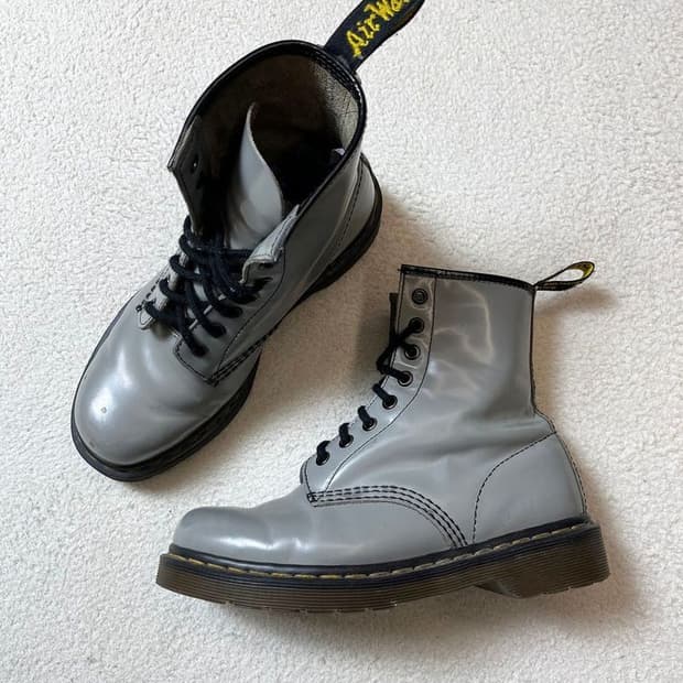 닥터마틴 1460 8홀 스무스 가죽 부츠 A1787