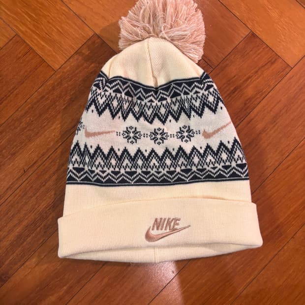 새상품 나이키 비니 아이보리