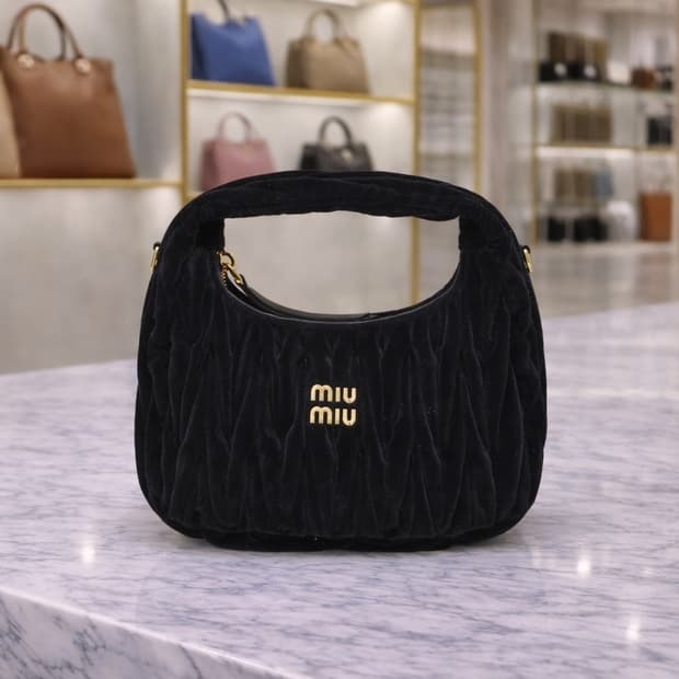 [S급] 미우미우 완더 마테라쎄 벨벳 호보백 스몰 판매합니다!!!